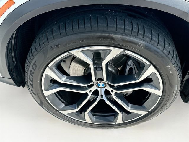 Used 2024 White BMW sDrive40i image 34