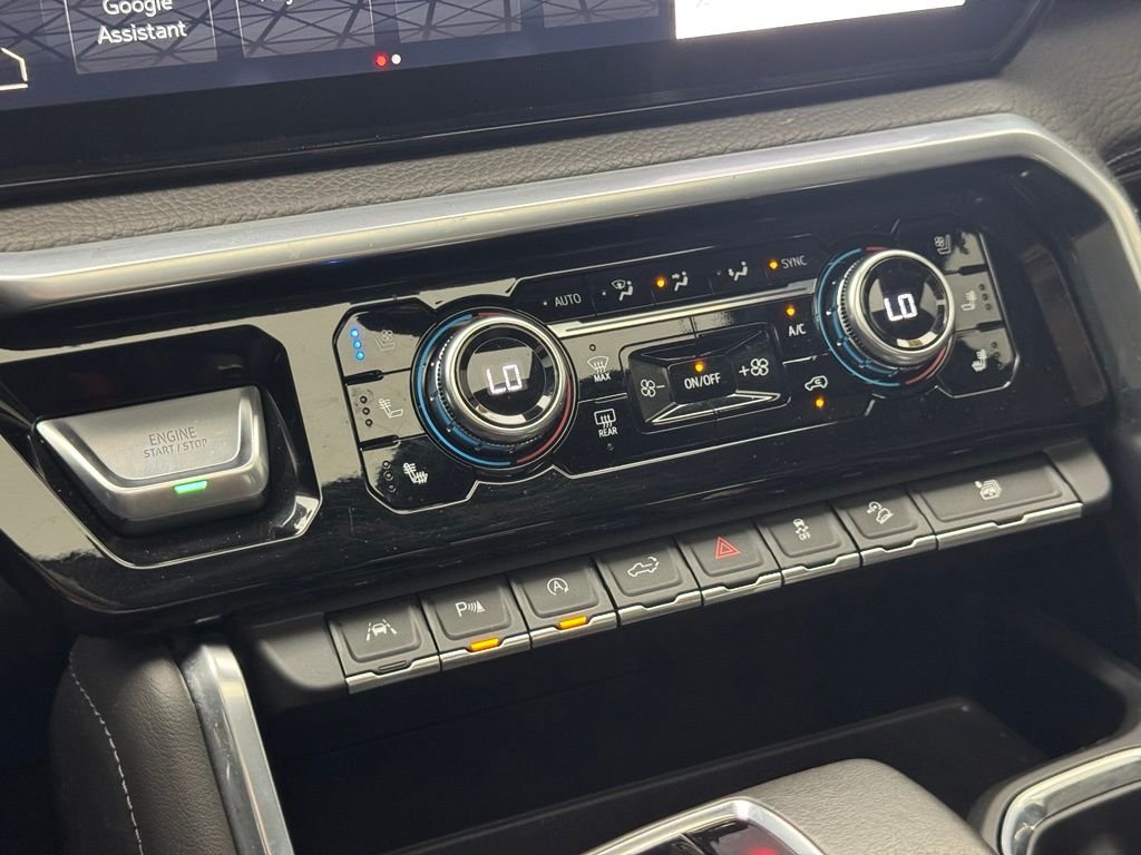 Used 2022 White Frost Tricoat GMC Denali image 17