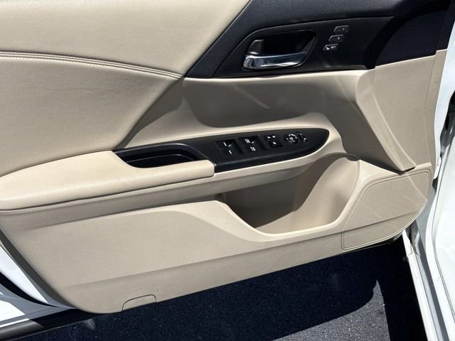 Used 2015 White Honda EX-L image 17