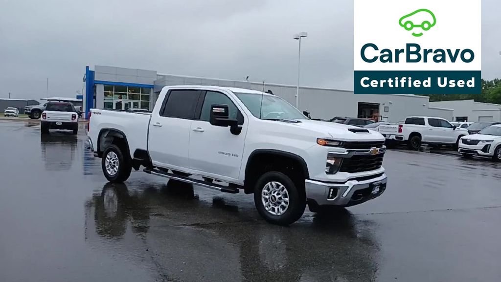 Used 2025 White Chevrolet LT image 2