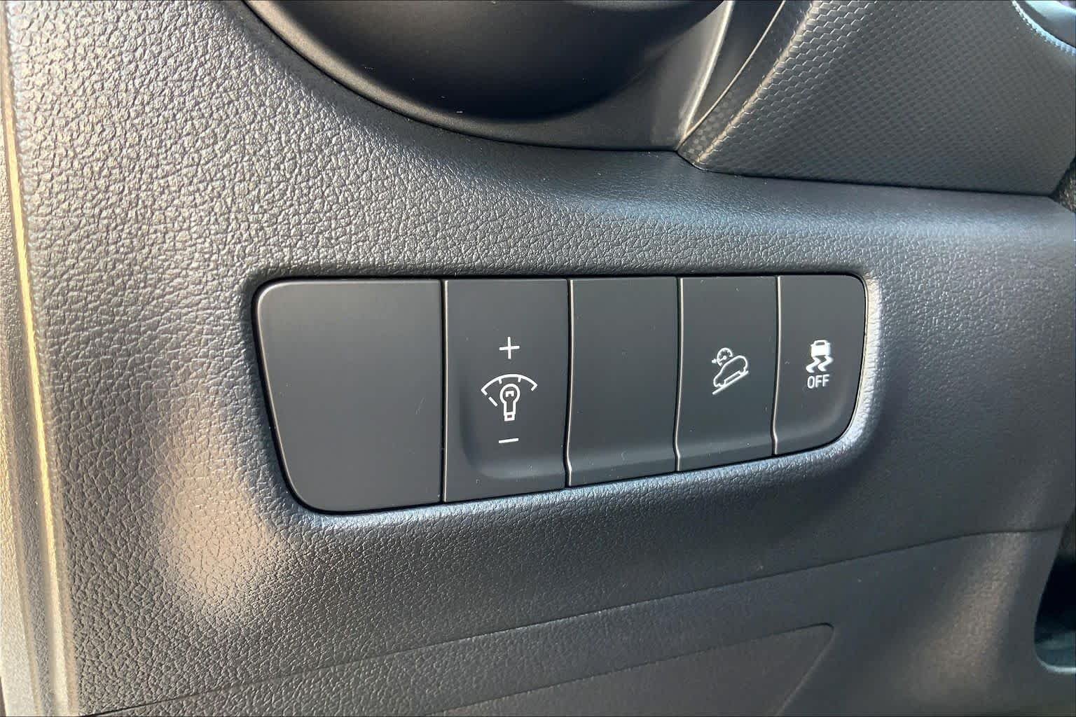 Used 2022 Lunar White Hyundai SEL image 35