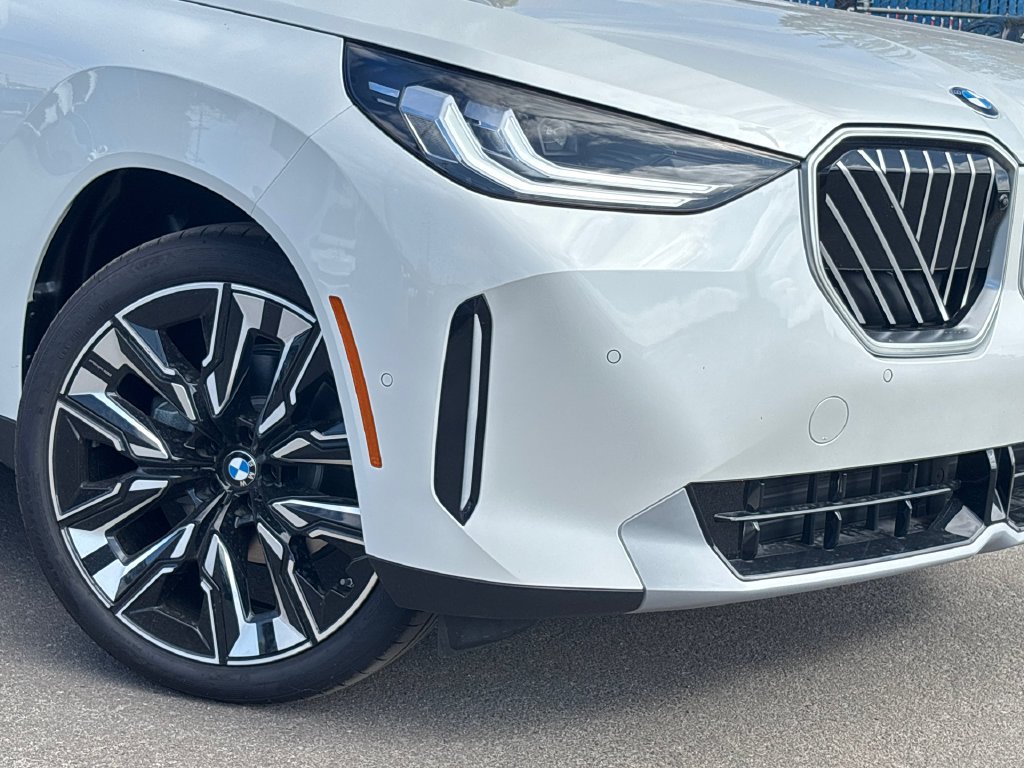 New 2026 Mineral White Metallic BMW 30 xDrive image 6