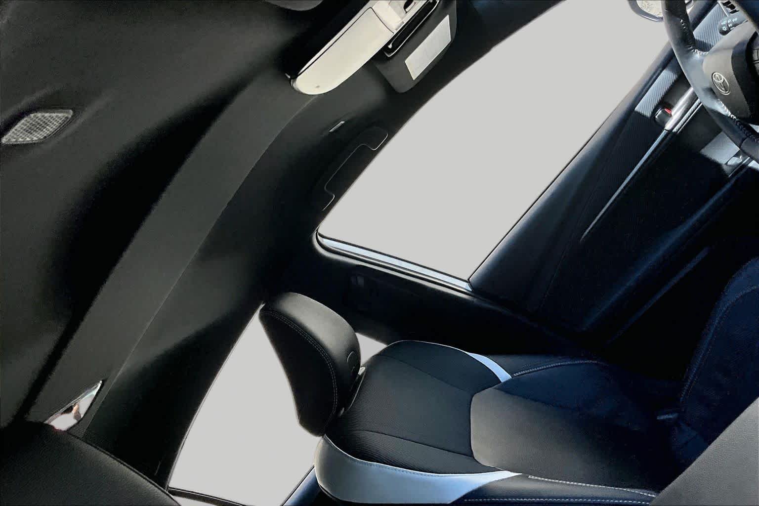 Used 2025 Ice Cap Toyota SE image 14