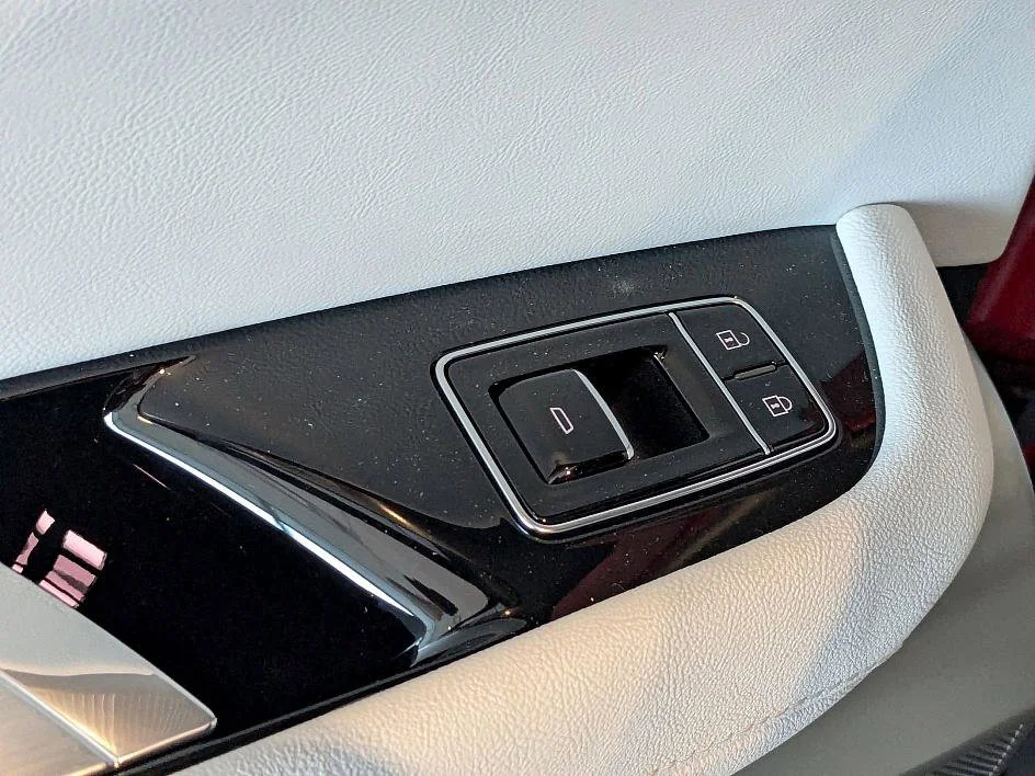 2026 Cadillac VISTIQ Luxury - Photo 28