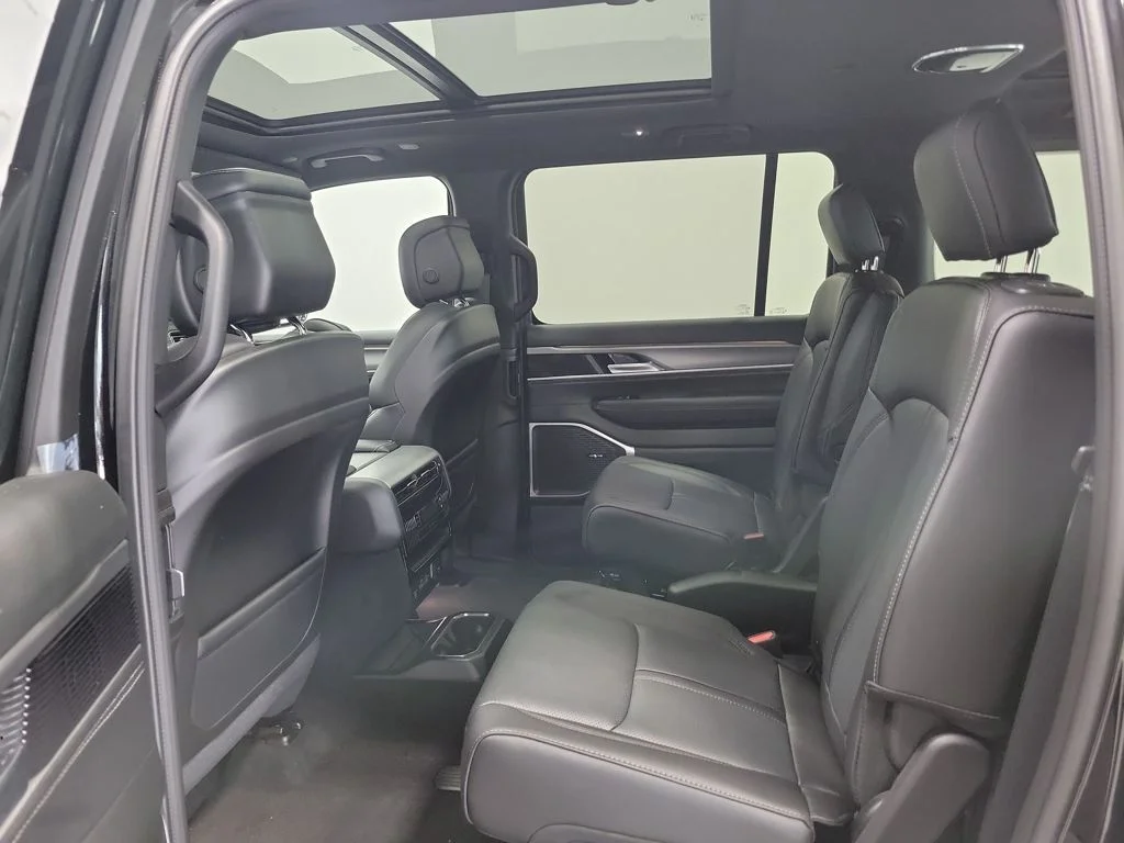 New 2026 High Gloss Black Exterior Paint Jeep Upland image 10