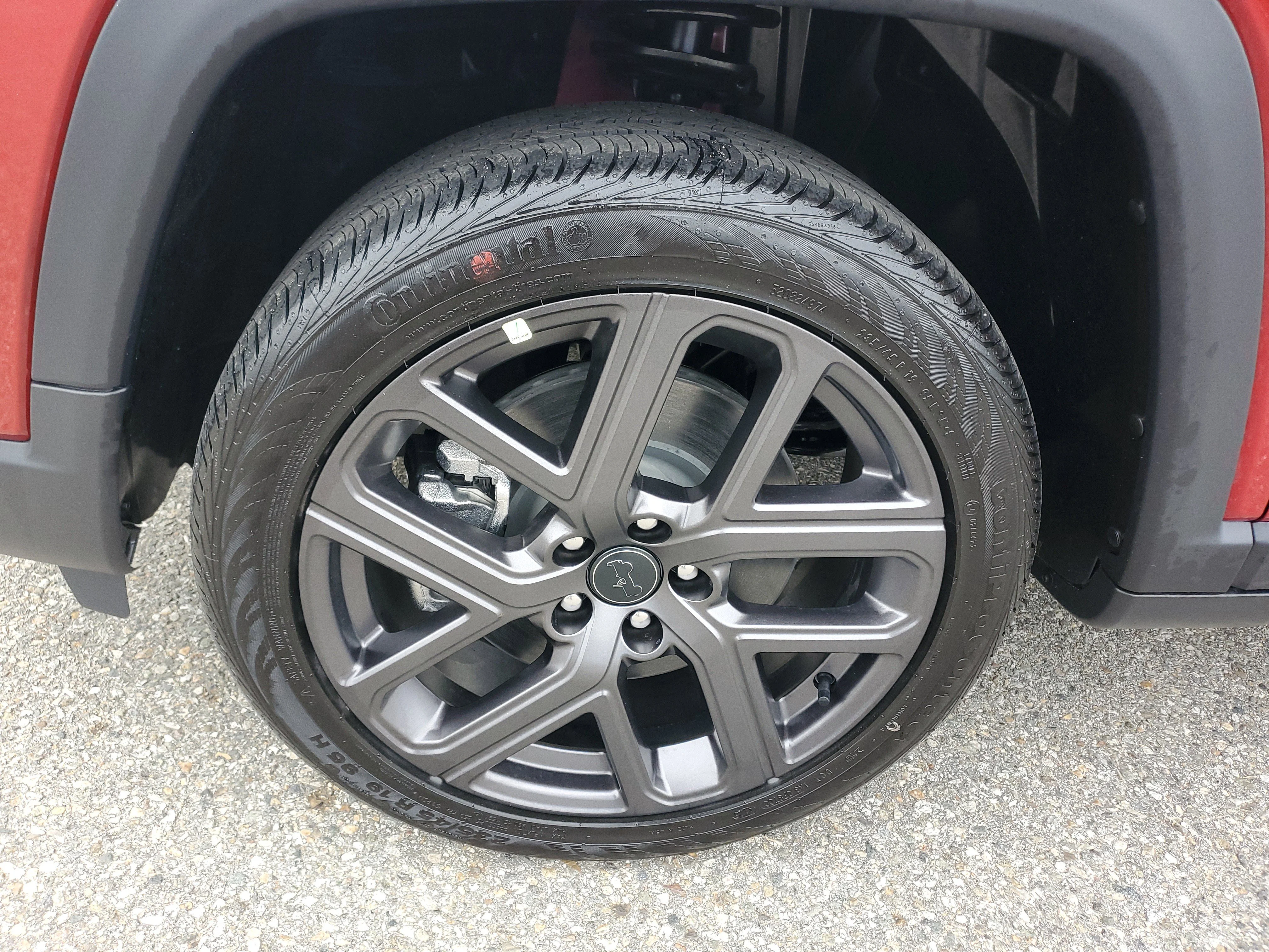 New 2026 Red Hot Pearl-Coat Exterior Paint Jeep Latitude image 11