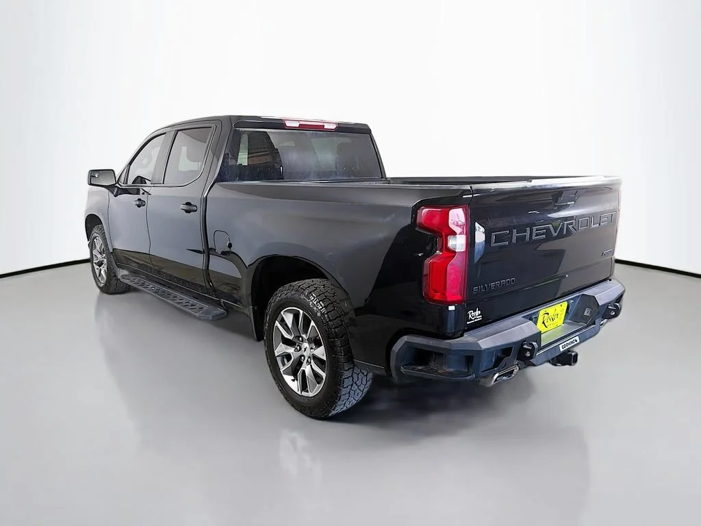 Used 2021 BLACK Chevrolet RST image 8