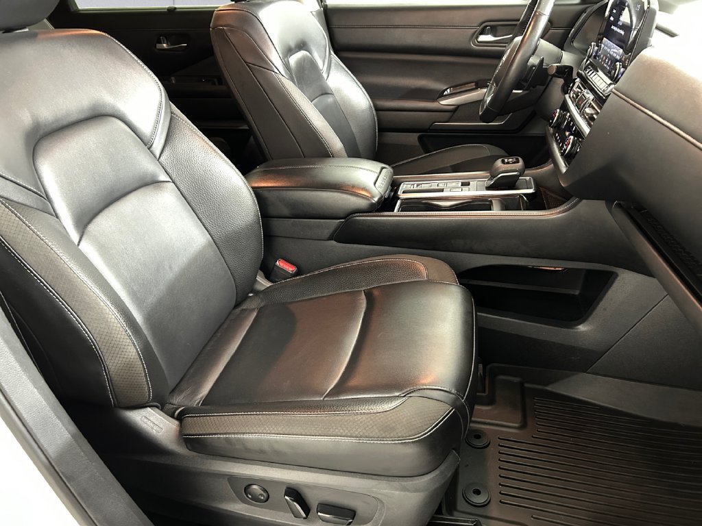 Used 2024 White Nissan SL image 13