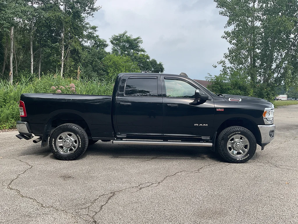 Used 2022 Diamond Black Crystal Pearl Coat Ram Tradesman image 4