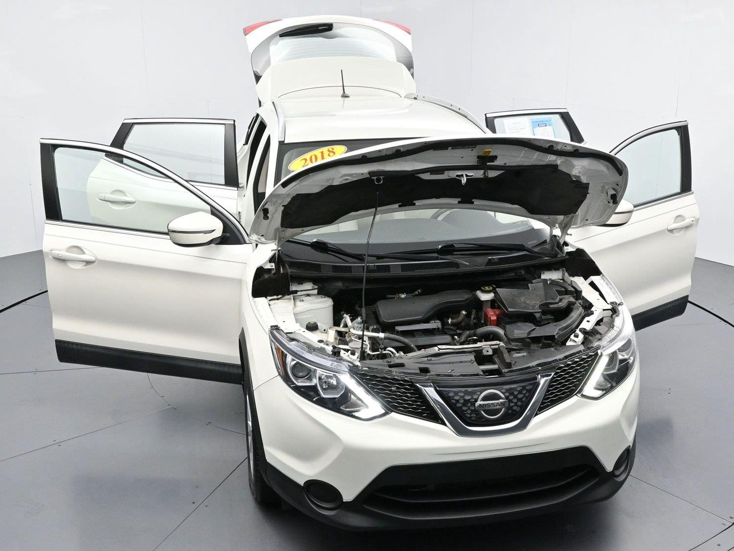 Used 2018 Pearl White Nissan SV image 37