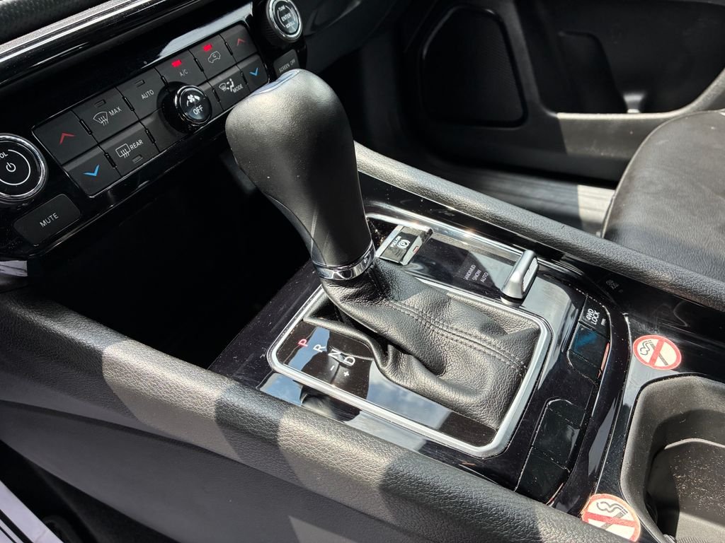 Used 2025 Blue Jeep Latitude image 14