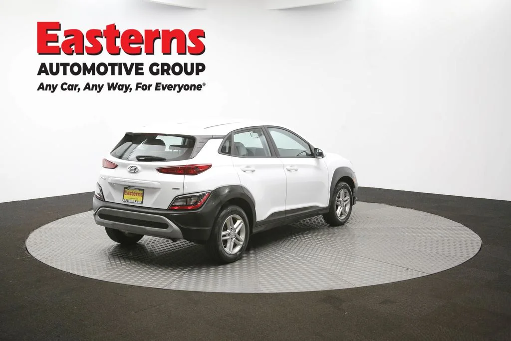 Used 2022 White Hyundai SE image 37