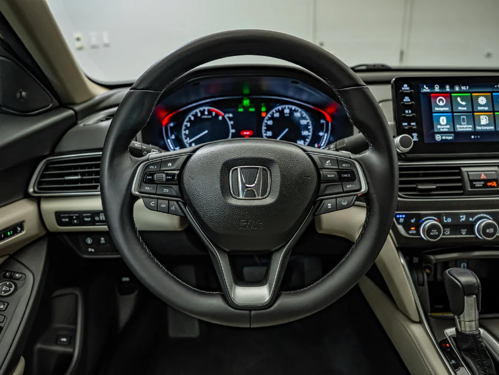 Used 2018 Gold Honda Touring image 22