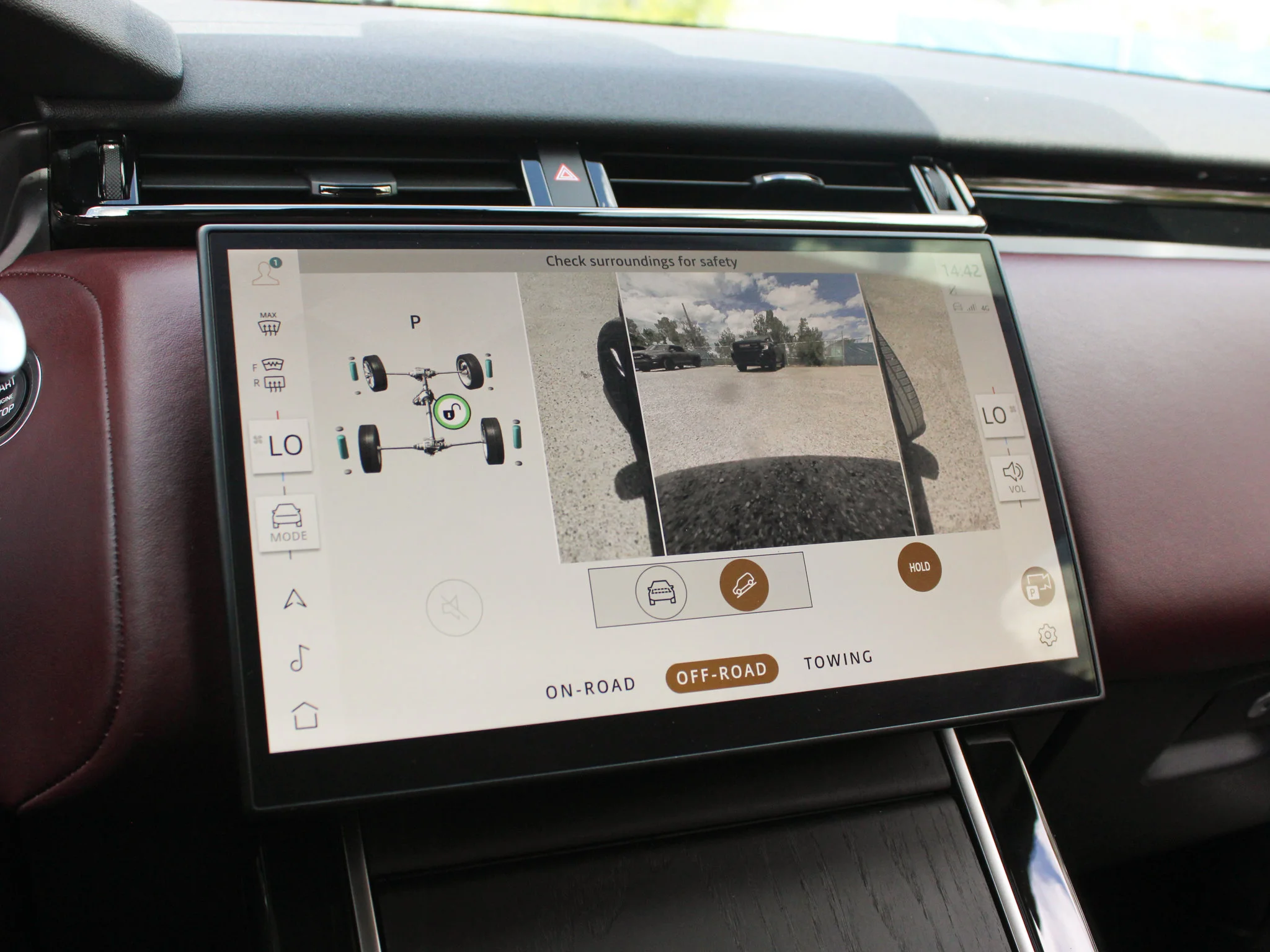 Certified Used 2024 Black Land Rover Dynamic HSE * Mild-Hybrid | 395 HP | Apple CarPlay | Massage Seats | Meridian image 31