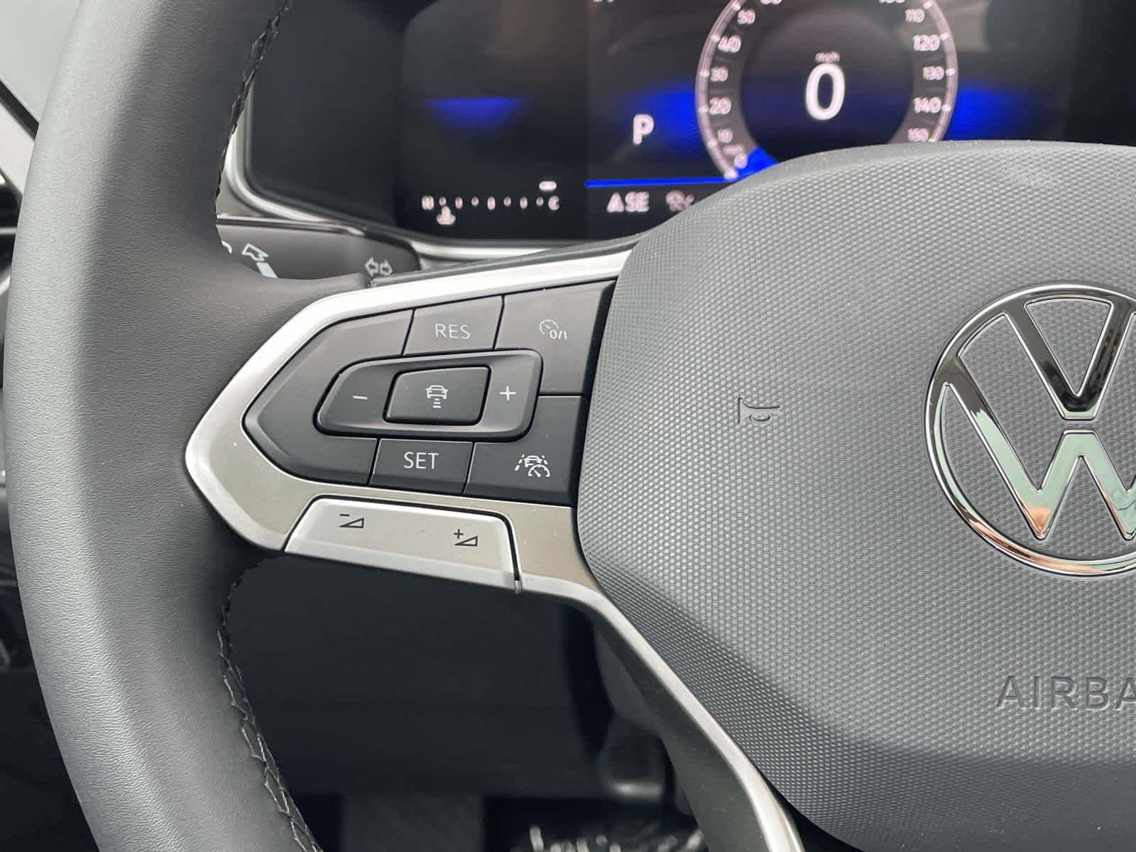 New 2026 Monument Gray w/Deep Black Roof Volkswagen SE Black image 32