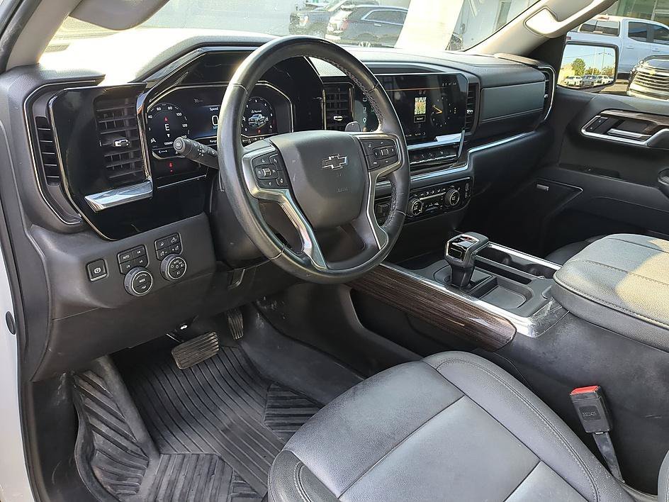 Used 2025 Summit White Chevrolet RST image 16