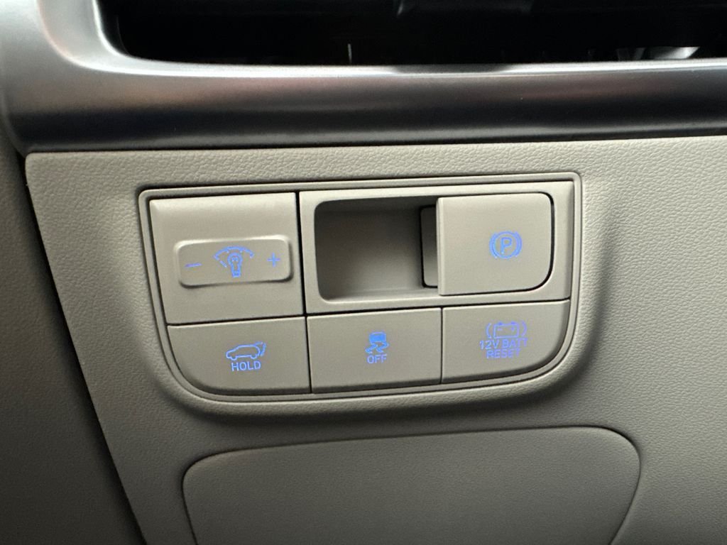 Certified Used 2025 Gray Hyundai SEL Convenience image 27
