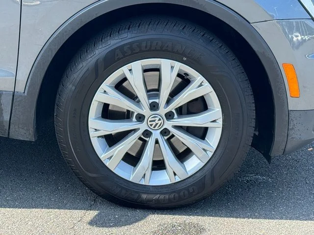Used 2018 Gray Volkswagen 2.0T S image 19