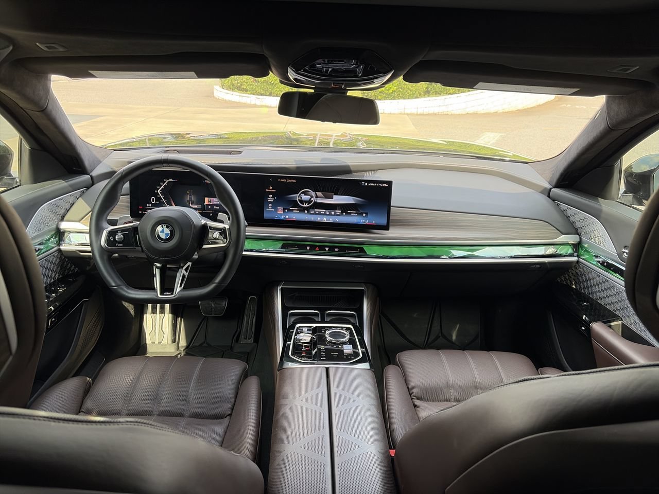 Used 2023 Black Sapphire Metallic BMW 740i image 29