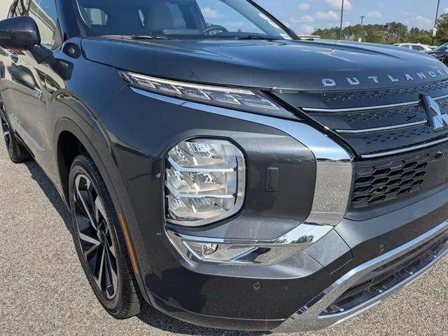 2025 Mitsubishi Outlander Plug-in Hybrid SEL - Photo 10