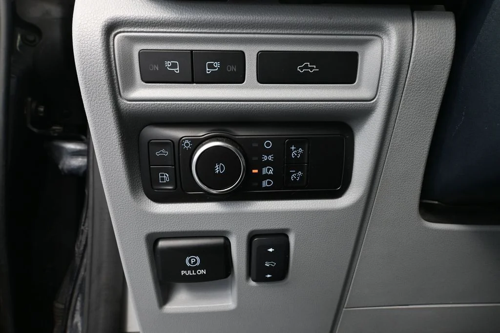 Used 2023 Blue Ford Limited image 31