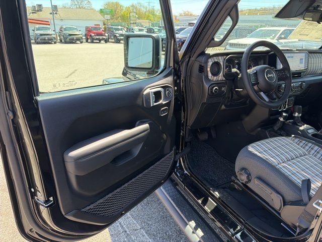 New 2026 Black Clear-Coat Exterior Paint Jeep 85th Anniversary Edition image 12