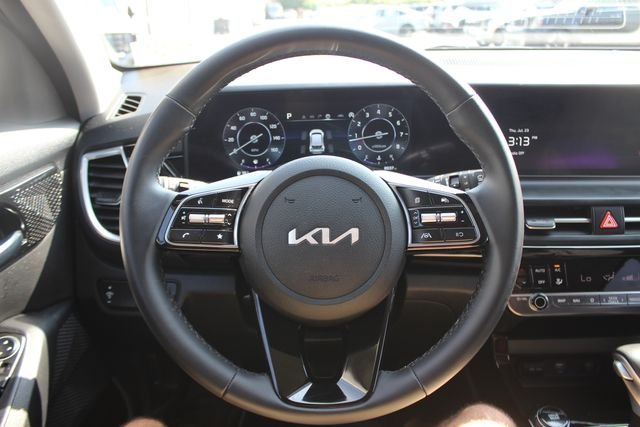 Used 2024 White Kia S image 15