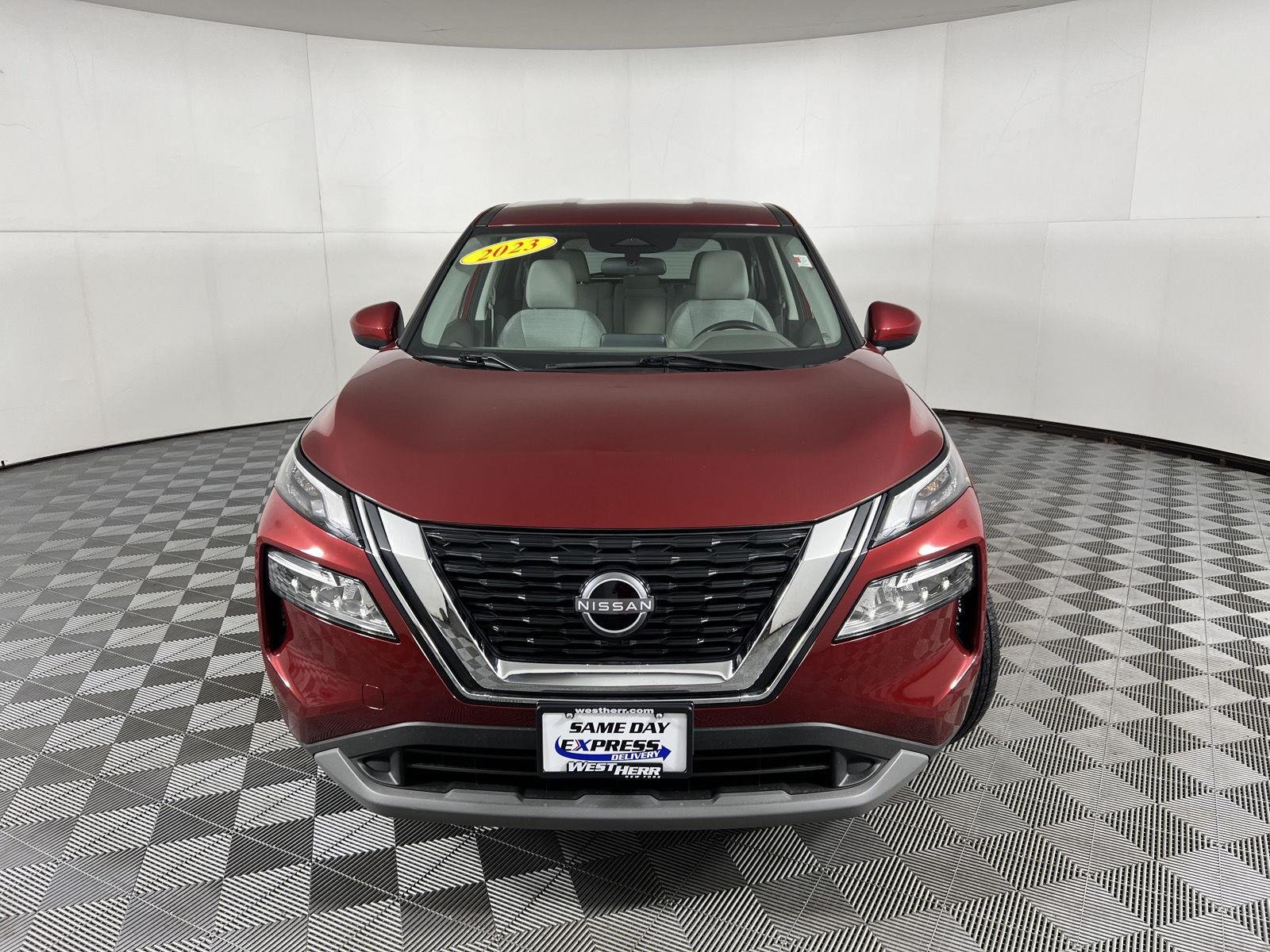 Used 2023 Scarlet Ember Tintcoat Nissan SV image 2