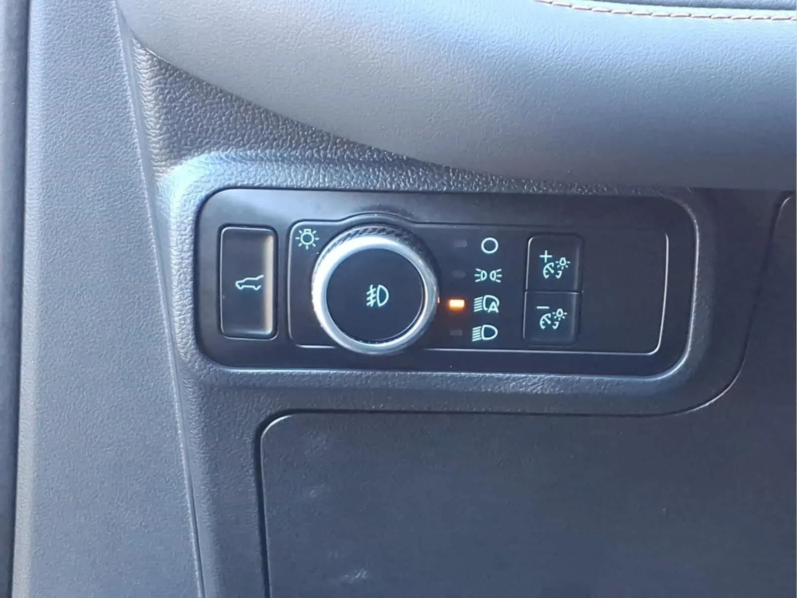 Used 2025 Vapor Blue Ford Active image 13