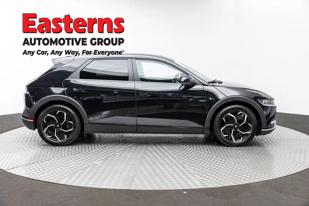 Used 2024 Black Hyundai SEL image 4