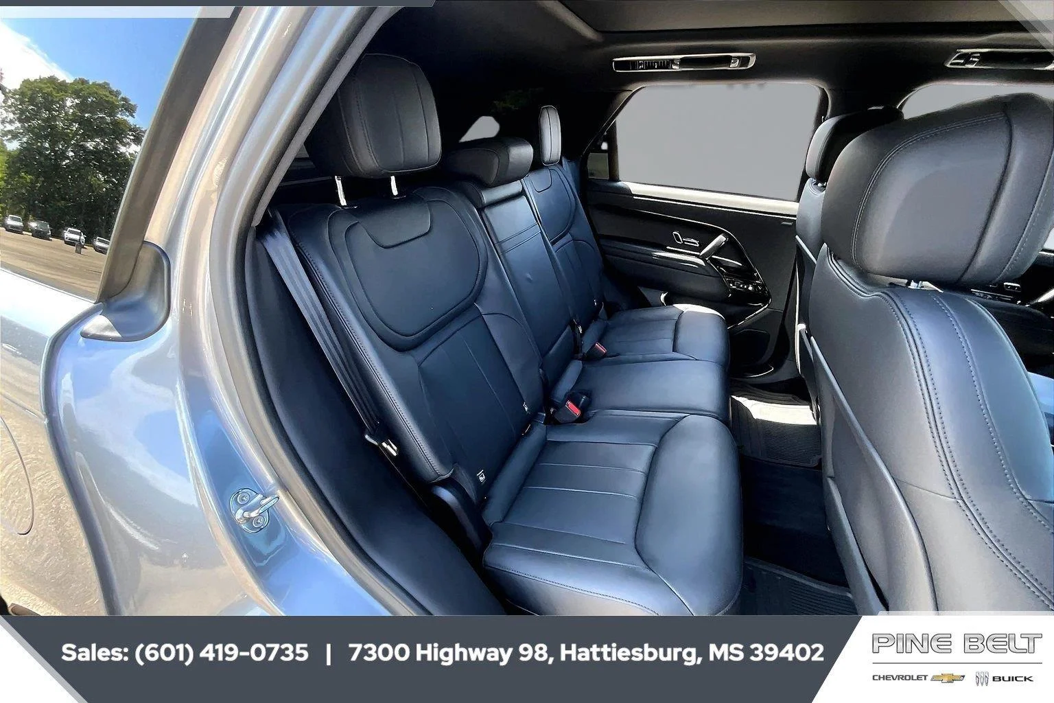 Used 2023 Eiger Grey Metallic Land Rover SE image 20