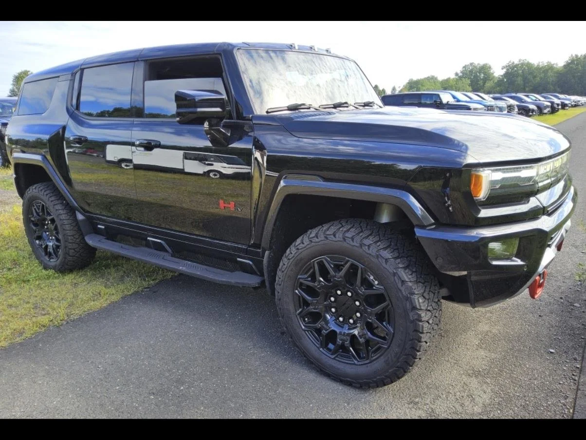 Used 2024 Void Black GMC 2X image 13