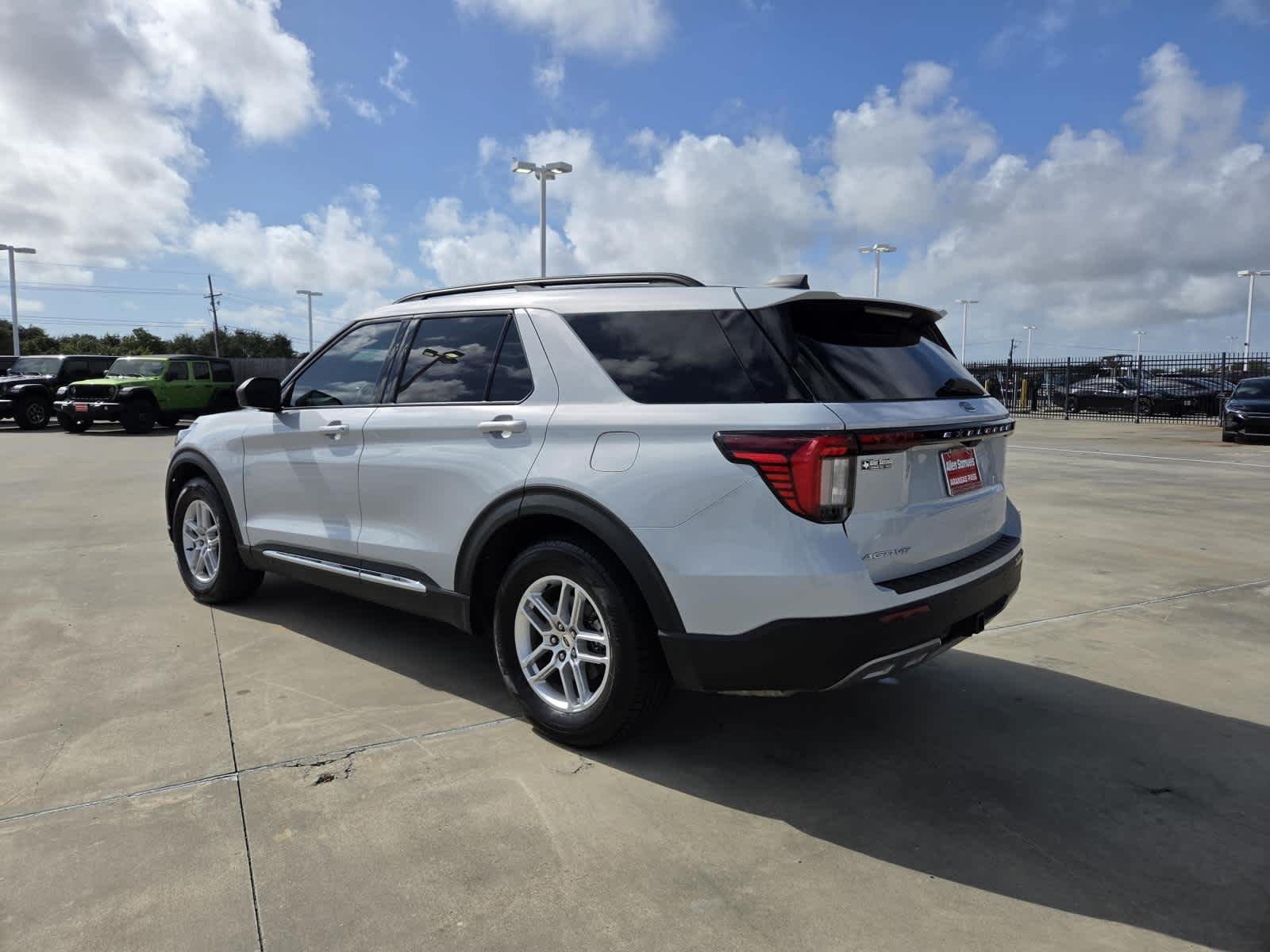 Used 2025 Space White Metallic Ford Active image 3