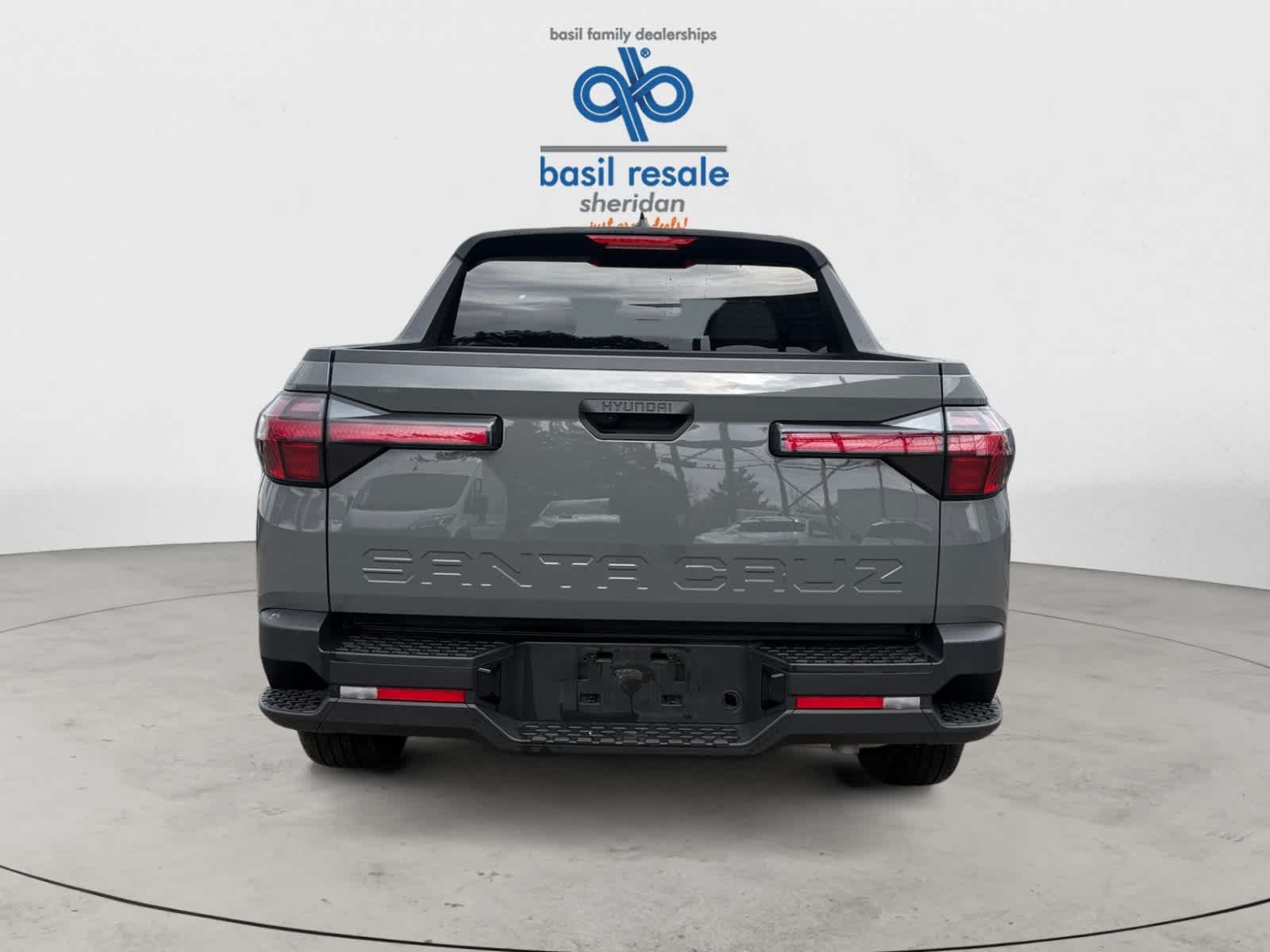 Used 2025 Hampton Gray Hyundai SEL image 4
