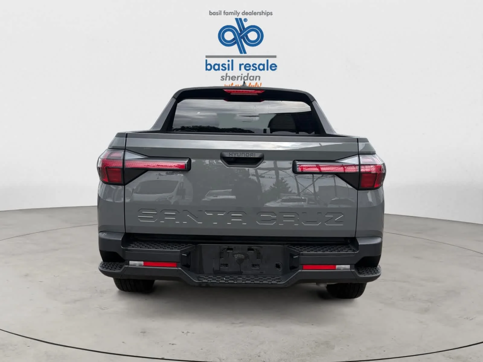 Used 2025 Hampton Gray Hyundai SEL image 4