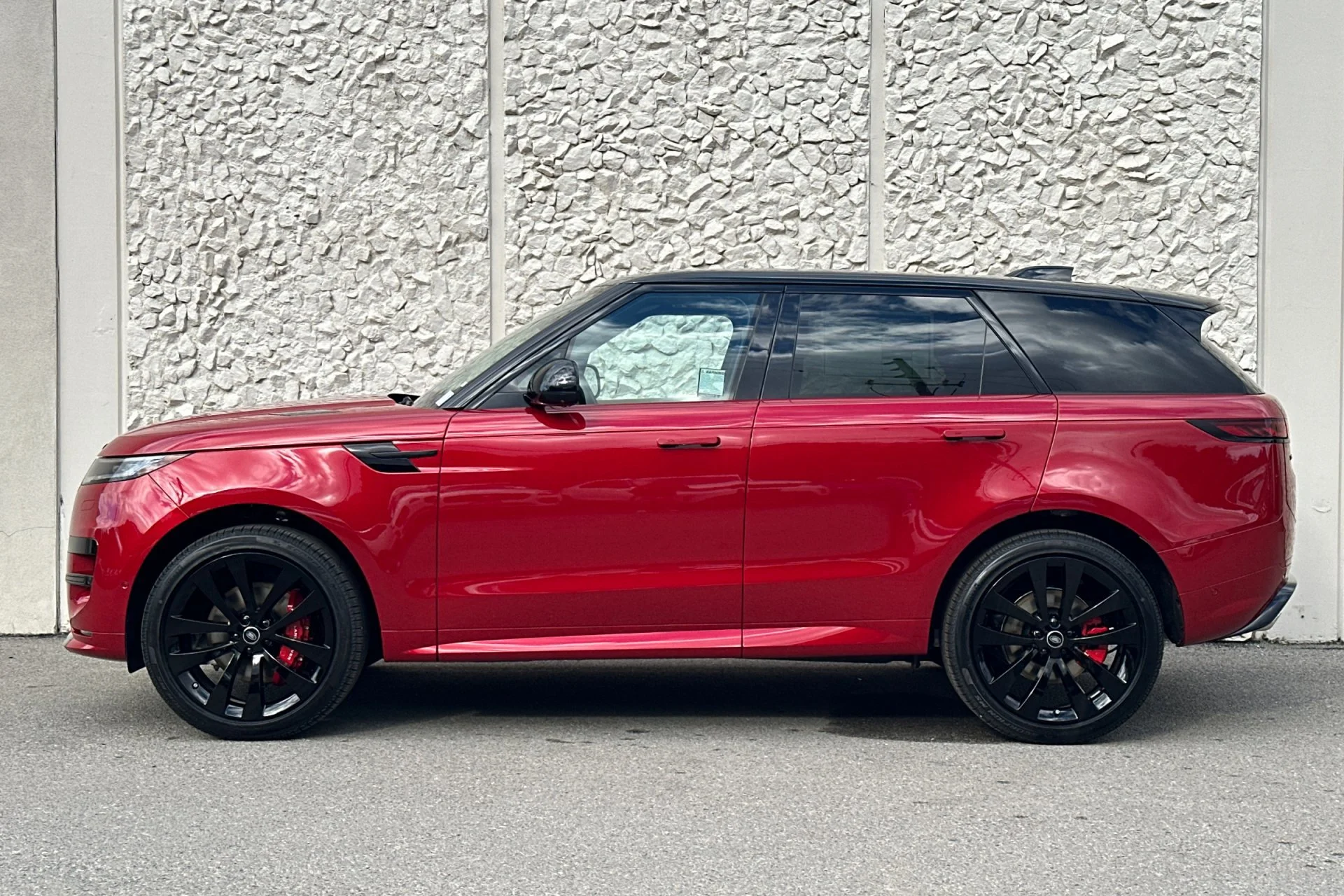 Used 2025 Red Land Rover Dynamic SE image 5