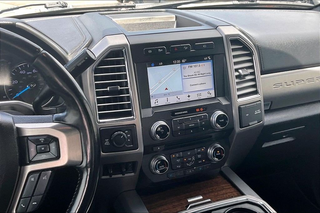 Used 2017 Silver Ford Platinum image 9