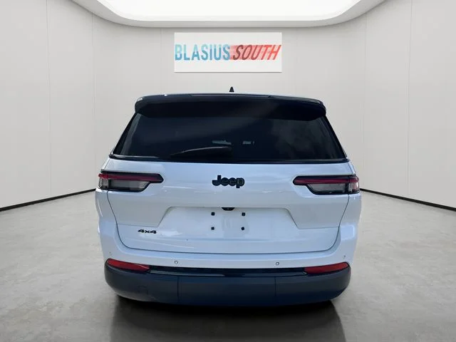 Used 2023 White Jeep Altitude image 4