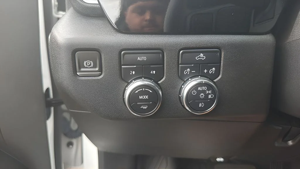 Used 2023 White GMC Elevation image 16