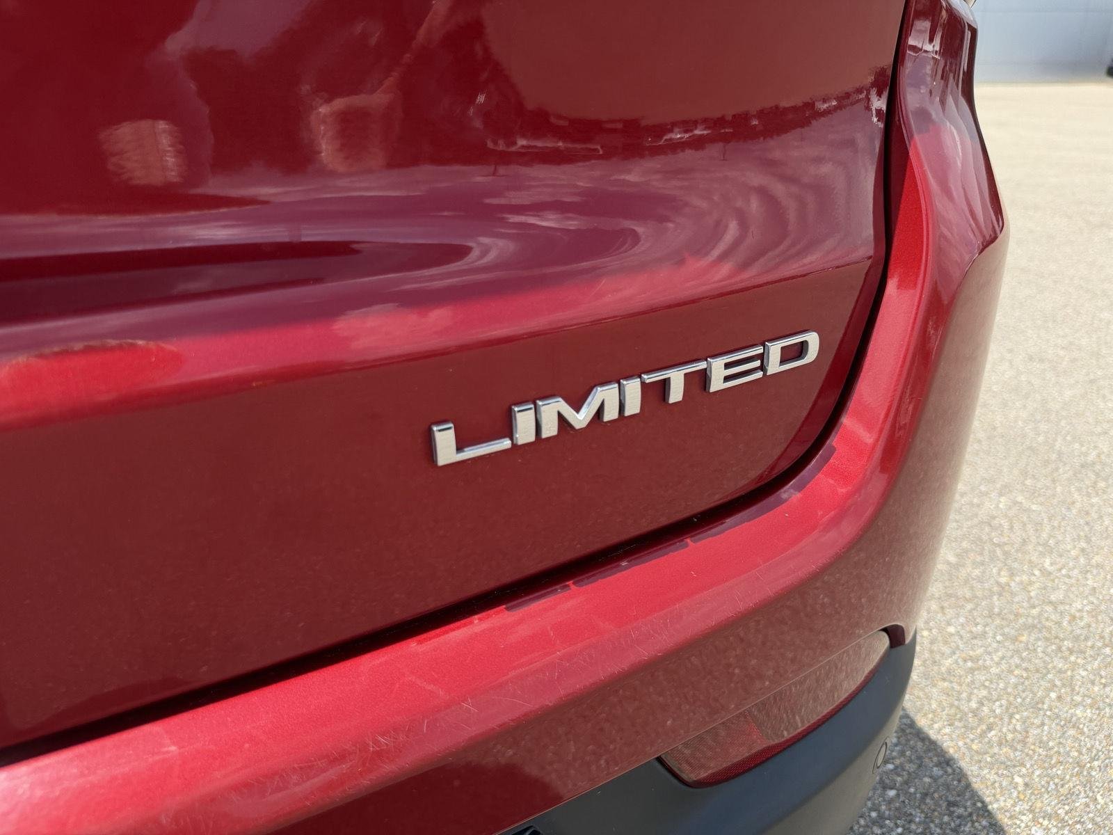 Used 2025 Red Hot Pearlcoat Jeep Limited image 25