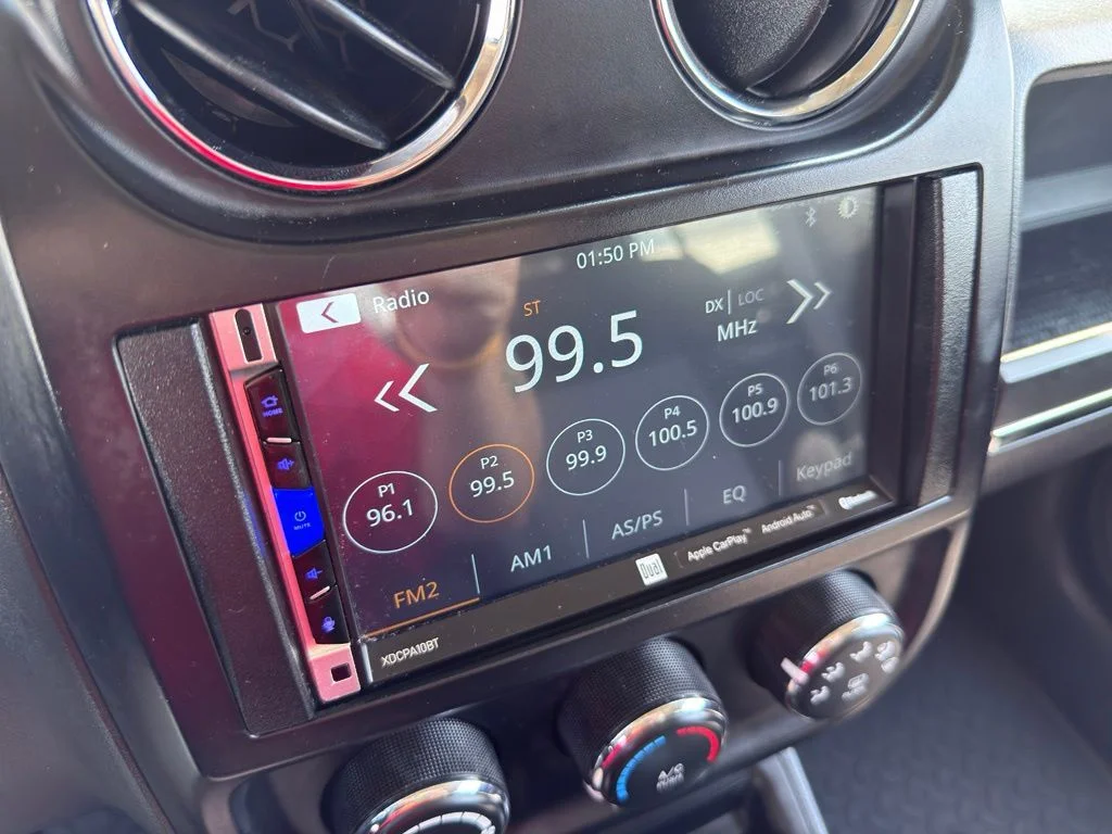 Used 2015 White Jeep Sport image 38