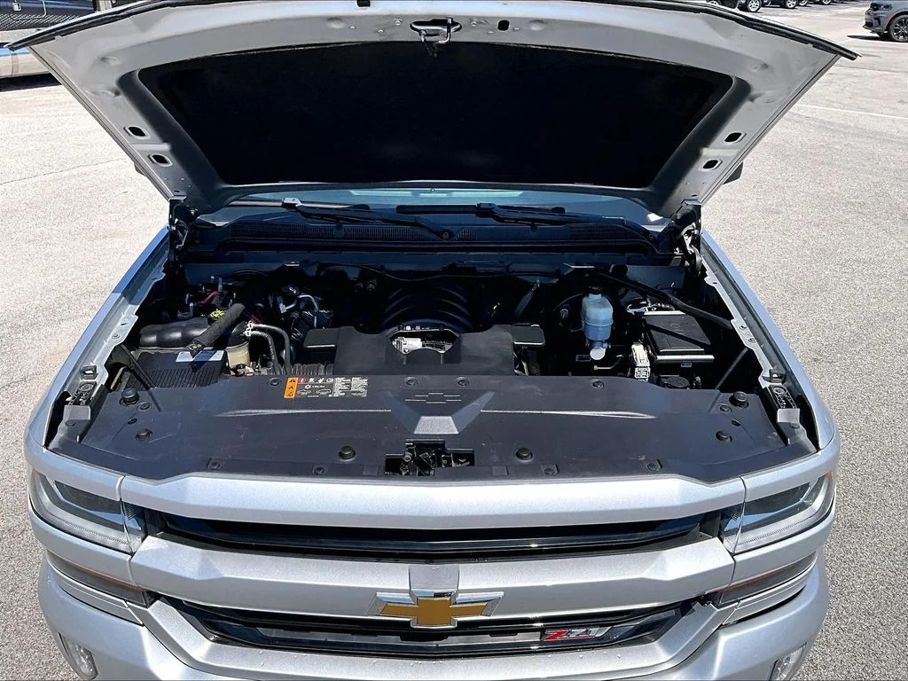 Used 2019 Silver Chevrolet LT image 11