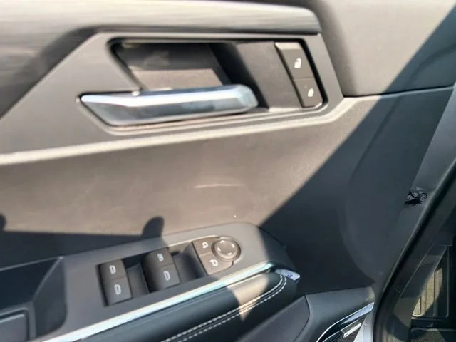 New 2026 Sterling Metallic GMC Elevation image 28