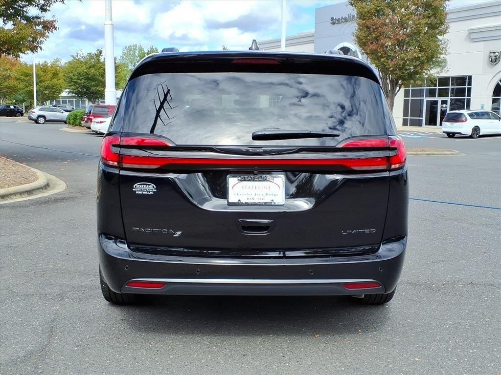 New 2026 Diamond Black Crystal Pearl-Coat Exterior Paint Chrysler Limited image 18