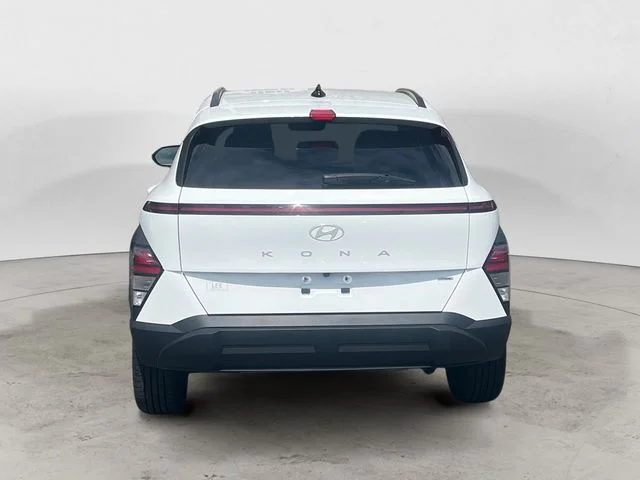 Used 2024 White Hyundai SEL image 4