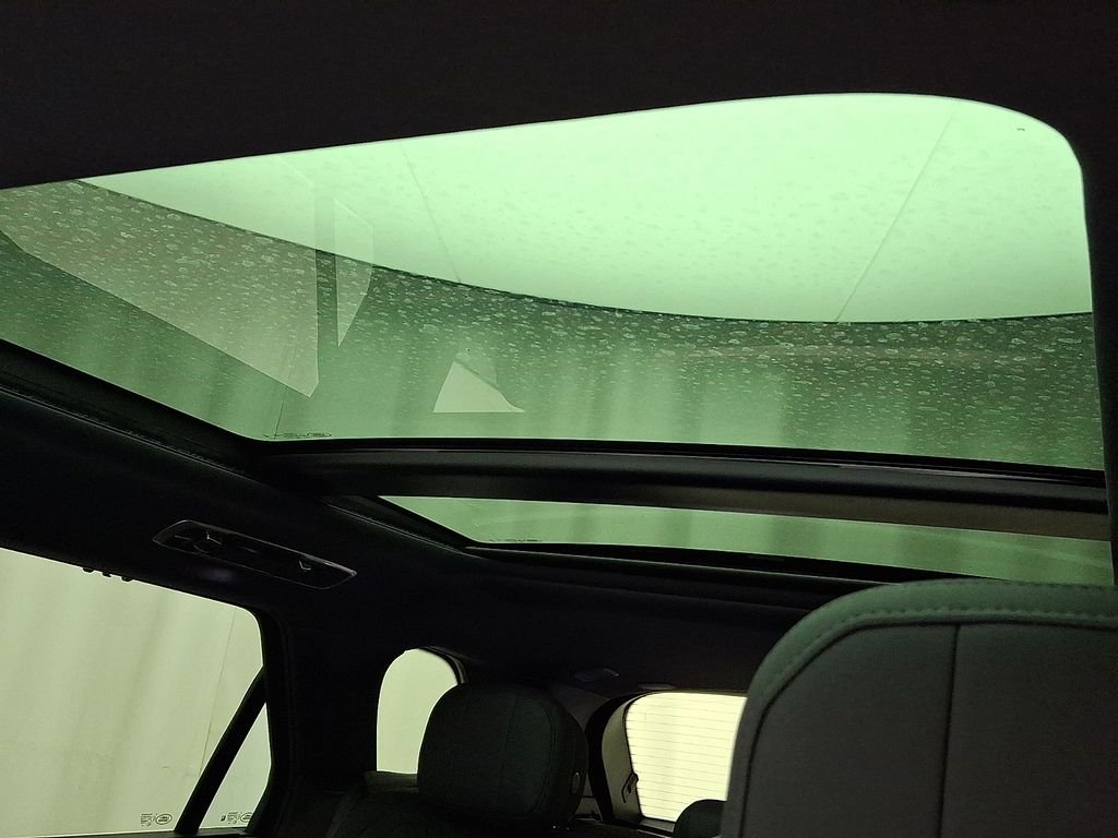 New 2026 Ostuni Pearl White Land Rover Dynamic SE image 11