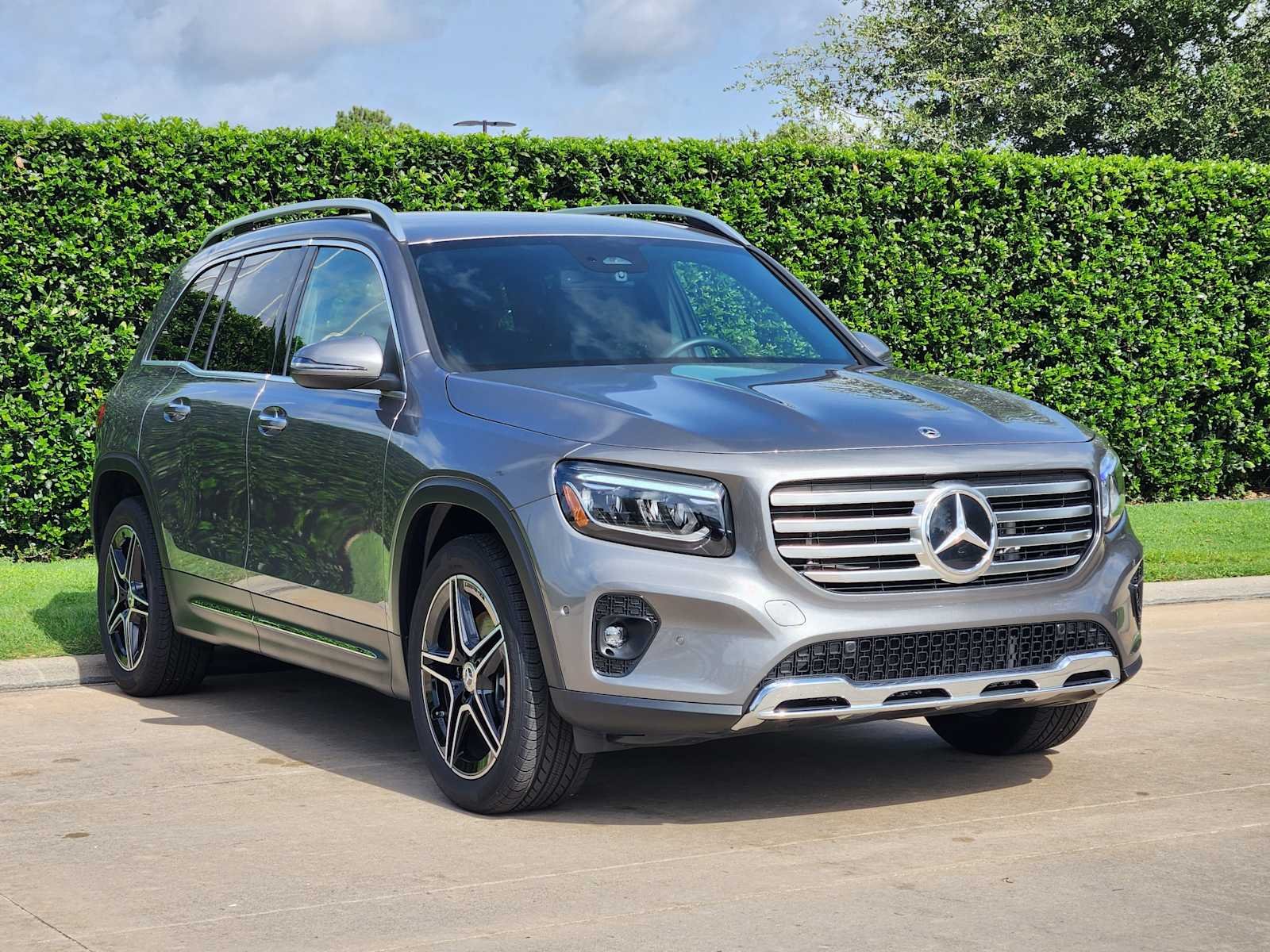 Certified Used 2026 Mountain Grey Metallic Mercedes-Benz GLB 250 image 3