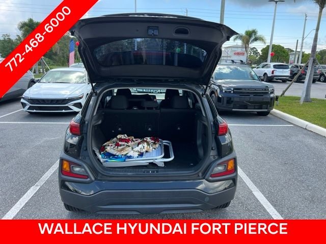 Used 2021 Black Hyundai SE image 6
