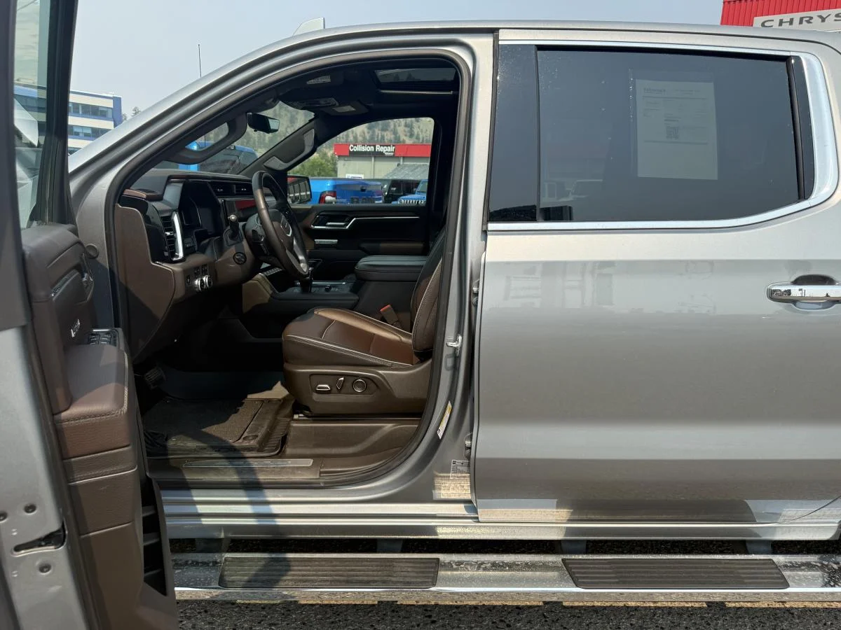 Used 2025 Silver GMC Denali image 11