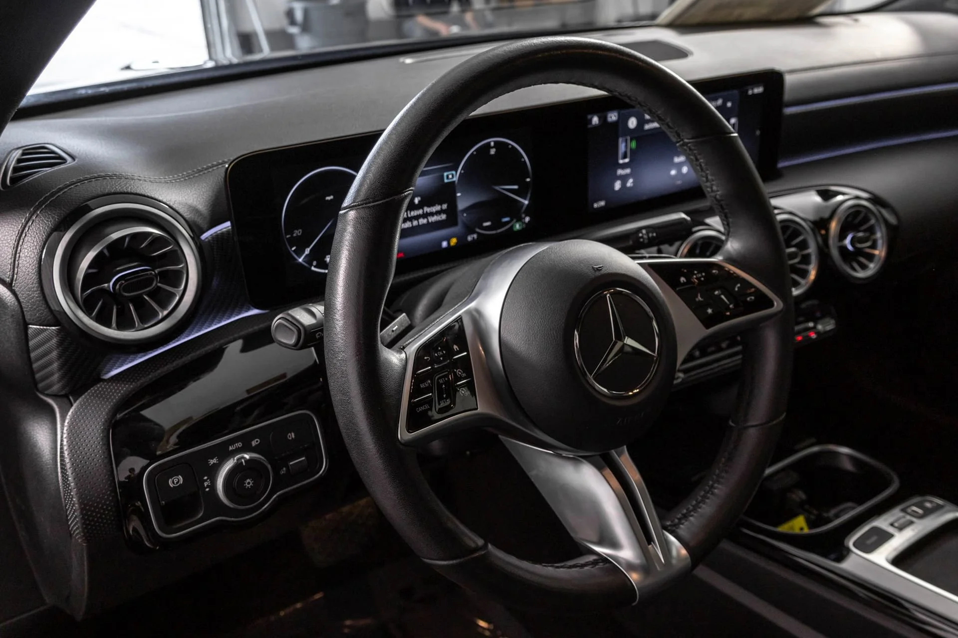 Used 2025 Black Mercedes-Benz 4MATIC® image 32